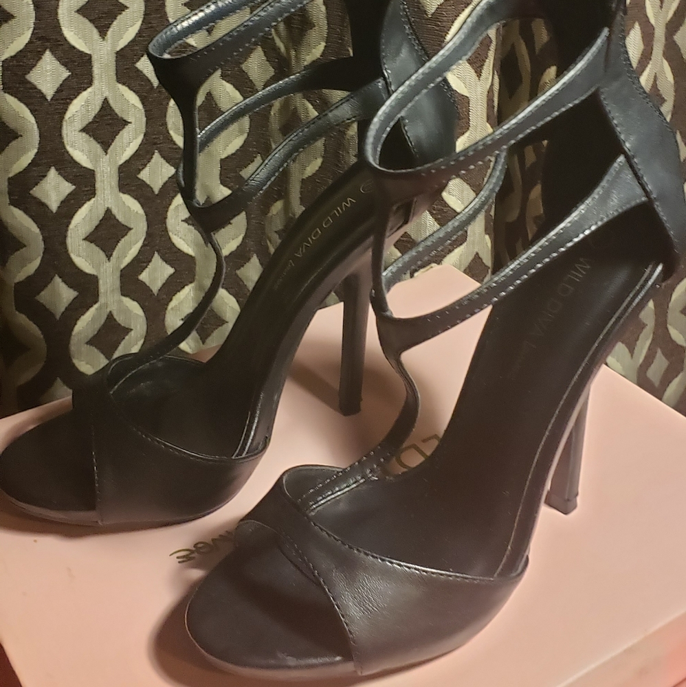 Shoes - Picture 5 of 6